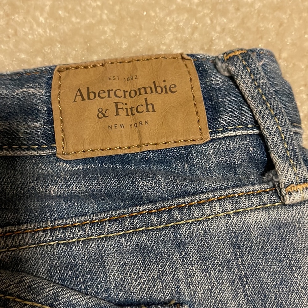 A&F - Picture 4 of 4